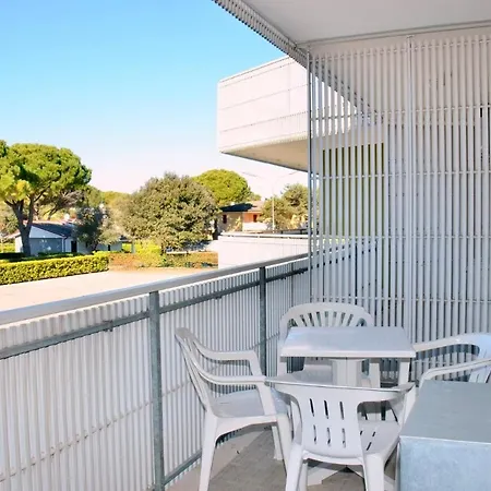 公寓 Homely With Terrace In - Beahost
