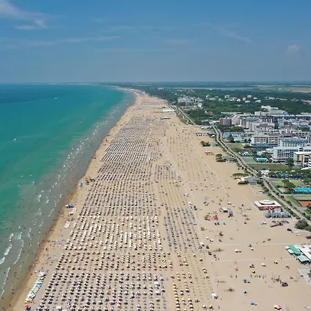 Apartment Homely With Terrace In - Beahost Bibione