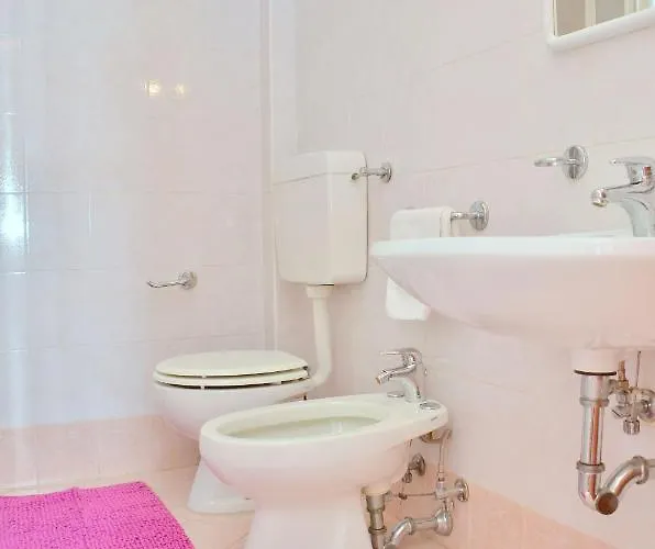 Apartament Homely With Terrace In - Beahost