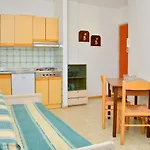 Homely With Terrace In - Beahost アパート