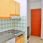 アパート Homely With Terrace In - Beahost