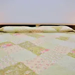 Homely With Terrace In - Beahost アパート