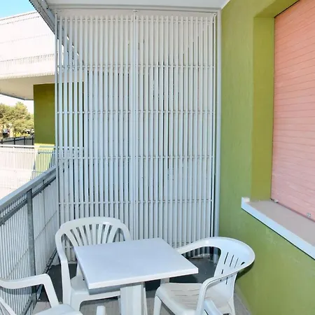 Apartamento Homely With Terrace In - Beahost