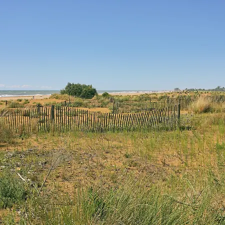 Homely With Terrace In - Beahost דירה