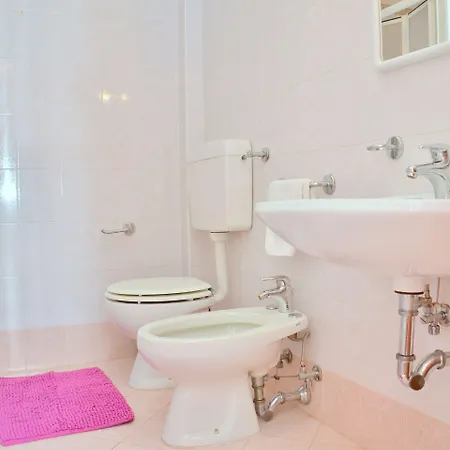 Homely With Terrace In - Beahost ביביונה